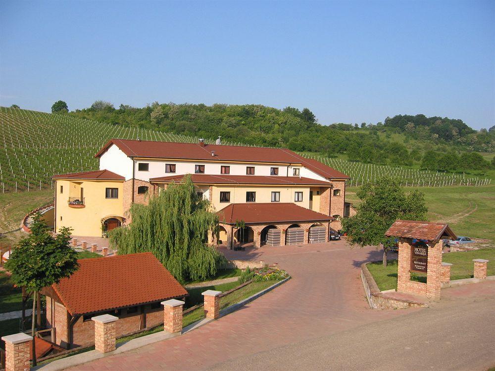 Stupnicki Dvori Winery Hotel Brodski Stupnik Exterior foto